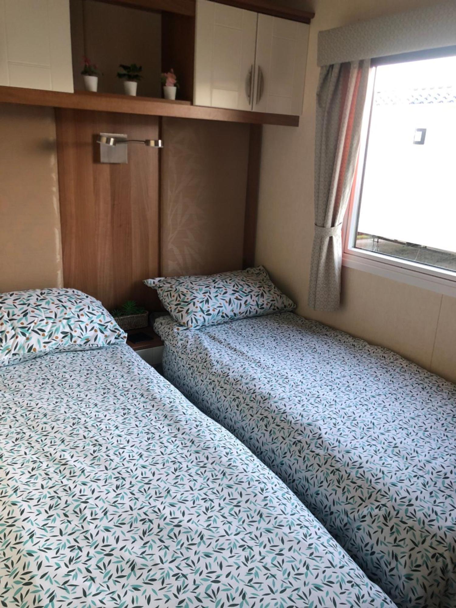 Two X 8 Berth Static Caravan On Lyons Robin Hood Rhyl North Wales Meliden 外观 照片