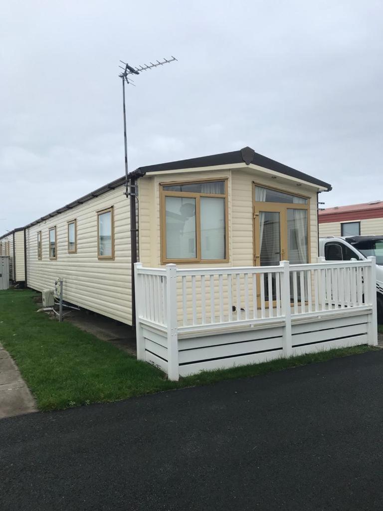 Two X 8 Berth Static Caravan On Lyons Robin Hood Rhyl North Wales Meliden 外观 照片